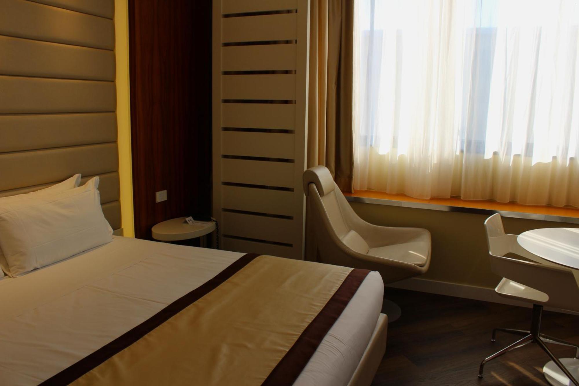 Best Western Mirage Hotel Fiera Падерно-Дуньяно Экстерьер фото